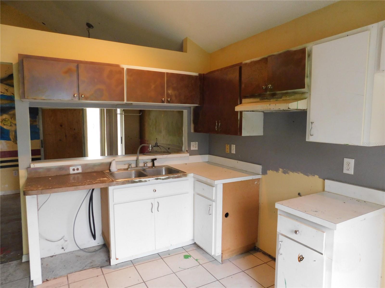 BEACON LAKES CONDO 05 01 - Residential
