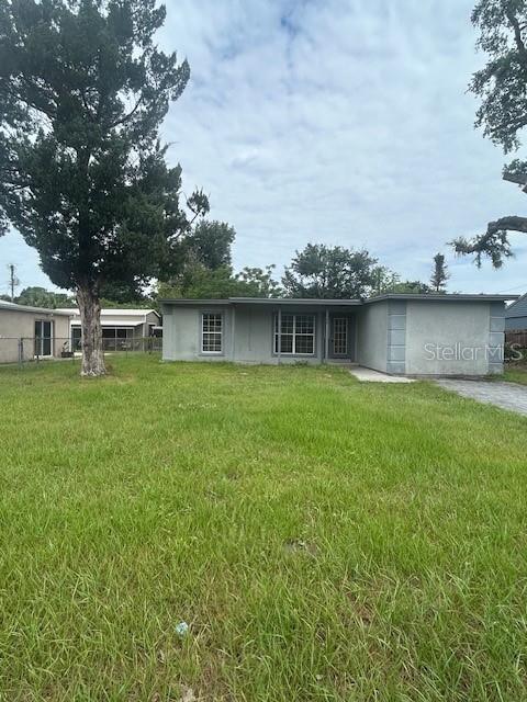 COUNTRY CLUB MANOR UNIT 1 - Residential Lease