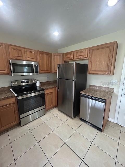 COUNTRY CLUB MANOR UNIT 1 - Residential Lease