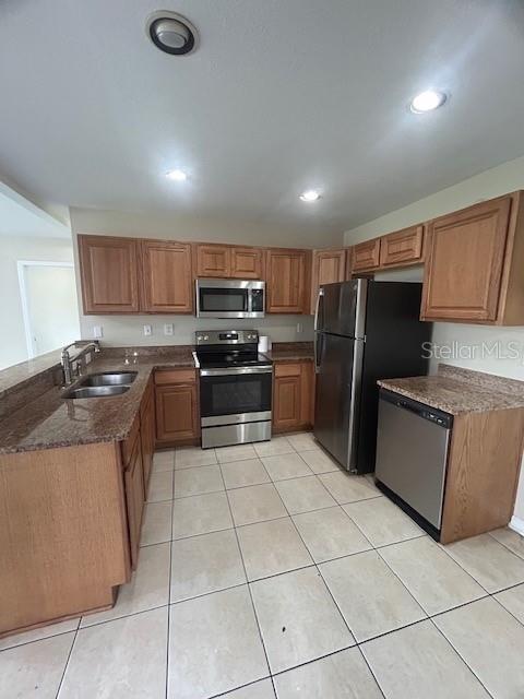 COUNTRY CLUB MANOR UNIT 1 - Residential Lease