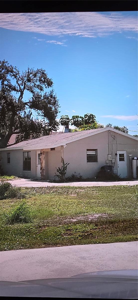 PICTURE YOURSELF IN THIS CUTE FLORIDA HOME ON 3 LOTS WITH LARGE PART FENCED BACKYARD.   2-3 BEDROOMS, 1 REMODLED BATH, NEAR BEACHES AND SHOPPING. THIS HOME HAS A NEW ROOF (2023), NEW AIR CONDITIONER, ELECTICAL PANEL, WOOD KITCHEN CABINETS AND STAINLESS APPLICANCES (2022). LIVING ROOM WITH A STONE WOOD BURNING FIREPLACE.,EAT IN KITCHEN WITH SLIDERS TO THE CEMENT PATIO. INSIDE LAUNDRY ROOM OFF THE 3RD BEDROOM OR FAMILY RM. FRESHLY PAINTED INSIDE AND OUTSIDE.