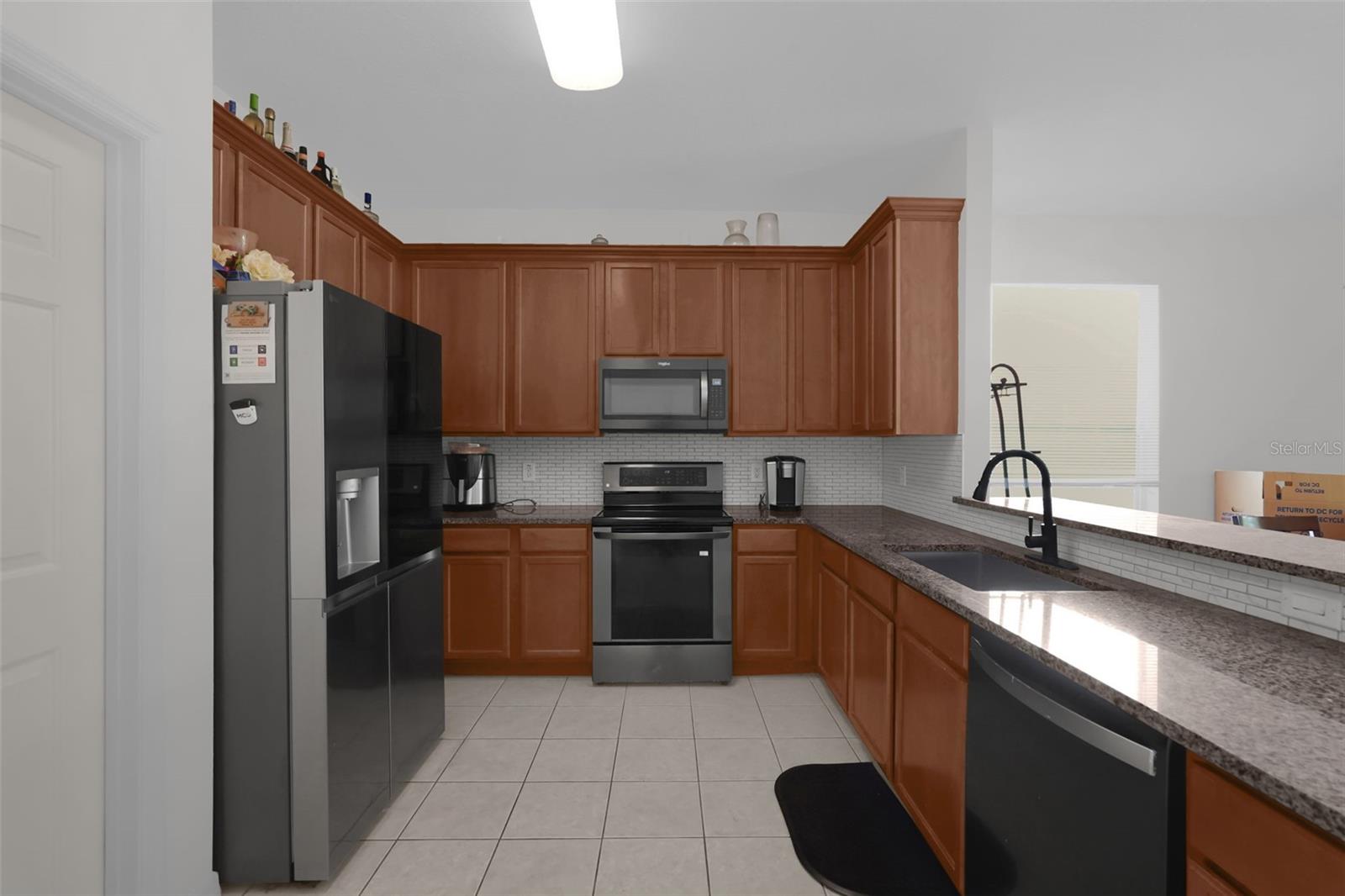 VICTORIA LNDGS - Residential