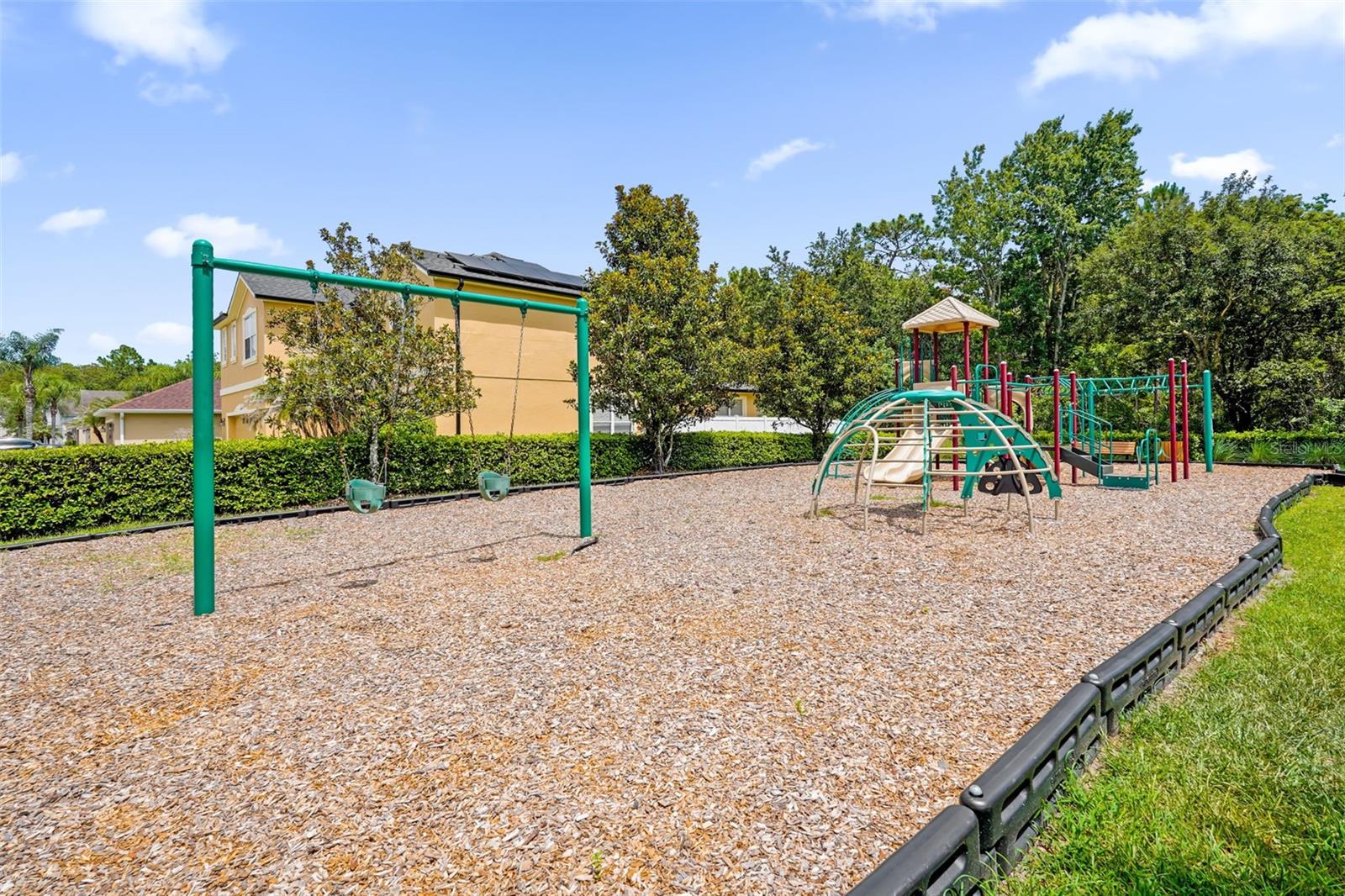VICTORIA LNDGS - Residential