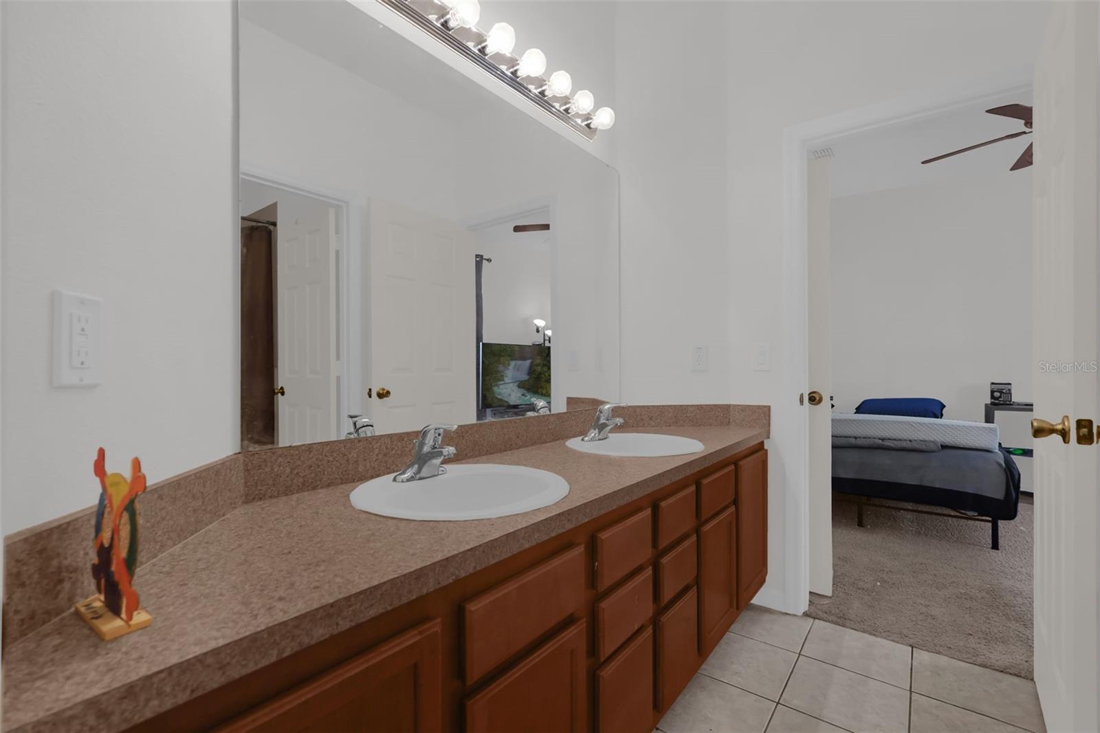 VICTORIA LNDGS - Residential