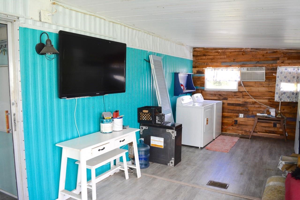 TAMIAMI MOBILE VILLAGE - Residential