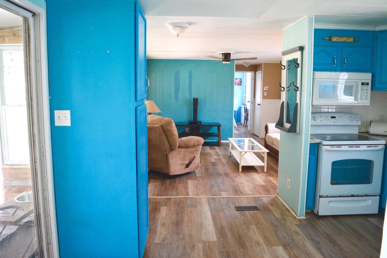 TAMIAMI MOBILE VILLAGE - Residential