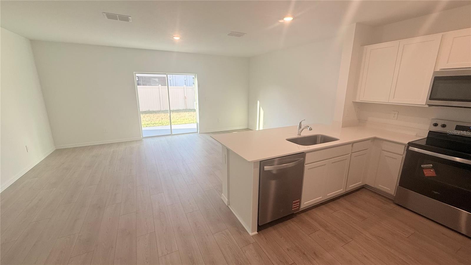 SALEM TOWNHOMES - Residential Lease
