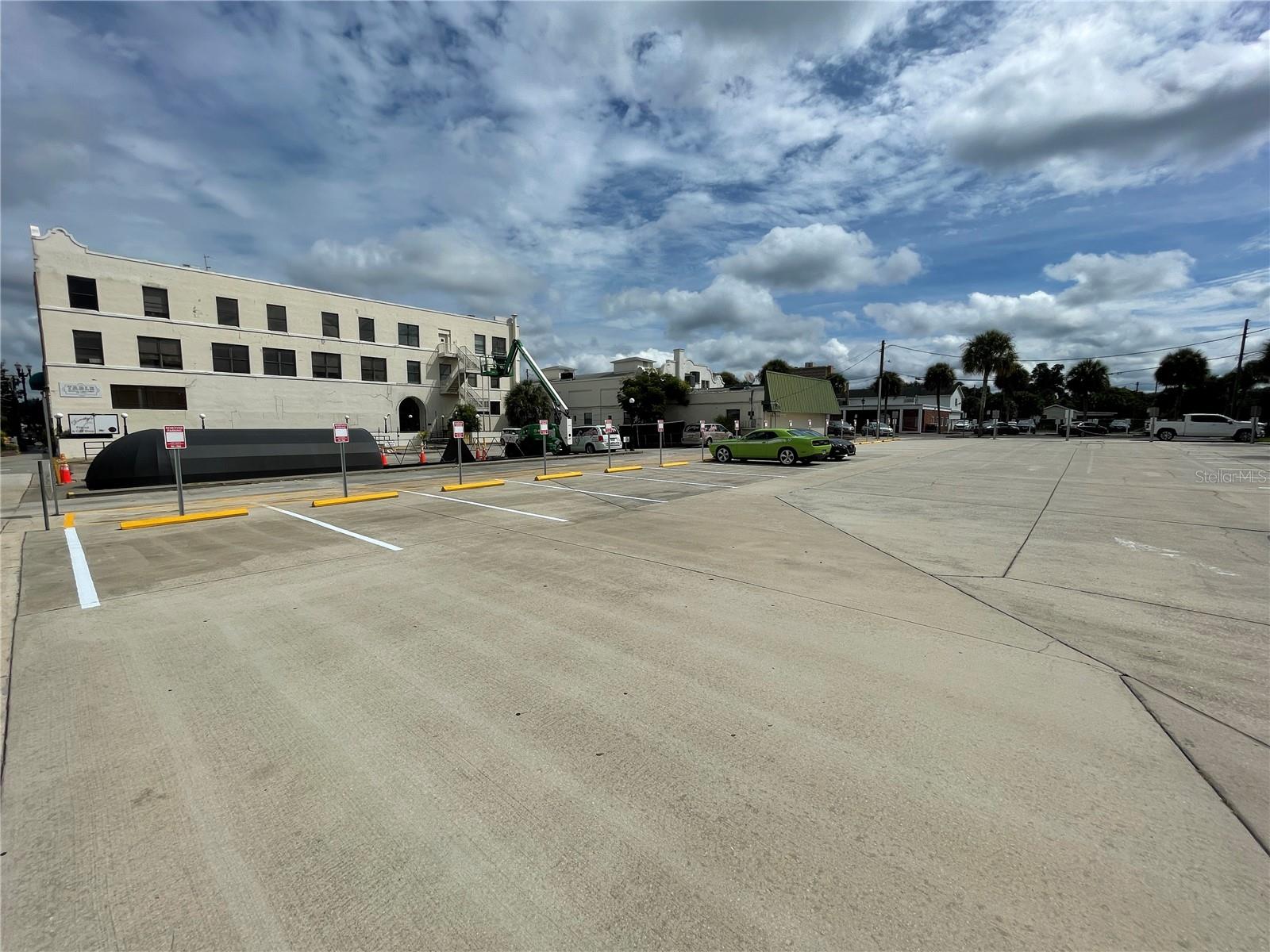 HOWRYS ADD DELAND - Land