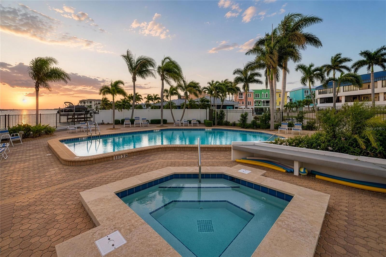 SUMMER SANDS - Residential