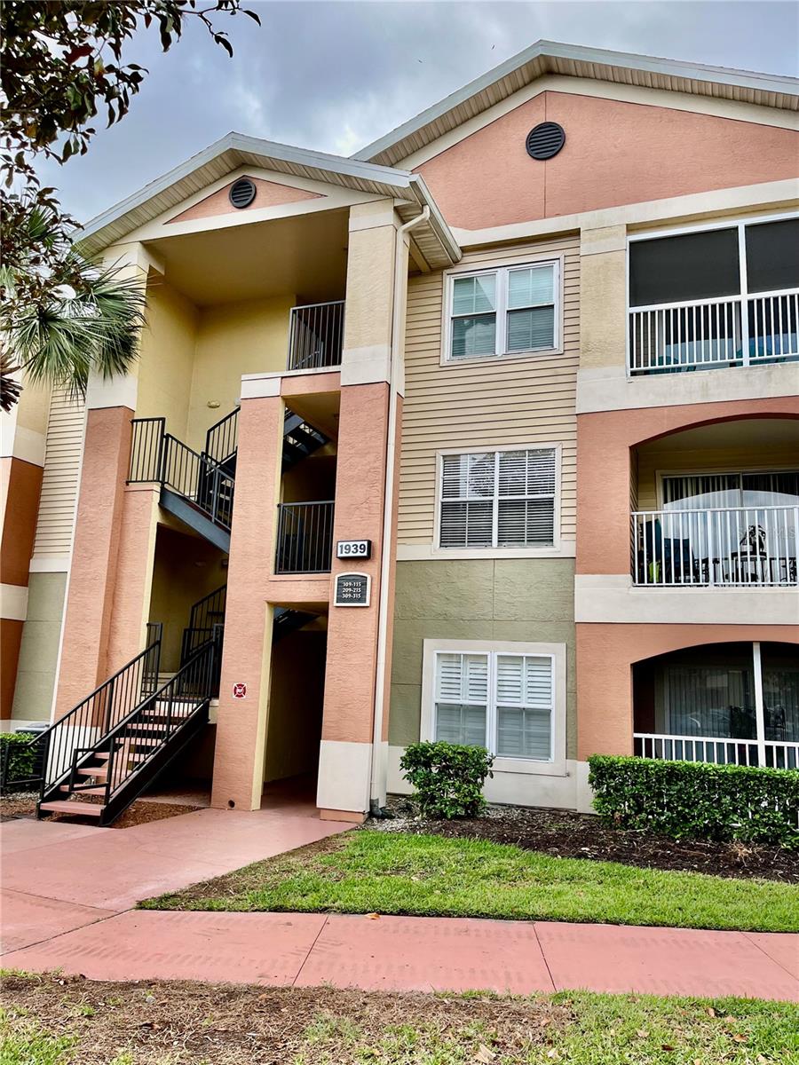 Newly Renovated Condo in the Villas at Lakeside. Must See!!! Great location offers easy access to shoppes and restaurants as well as great schools. 3 bedrooms, 2 baths, full size laundry closet and a split floorplan. The condo is located on the third floor is at the back of the community by the lake. This unit offers privacy and nature views, plus plenty of parking and the community offers a clubhouse, pool, tennis courts, walking paths and picnic areas. Unit offers, 3 Bedrooms, 2 Baths, 1180 Sqft, Large Balcony, New Kitchen w/Granite Countertops, New Bathrooms & New Floors. Rent Ready!! Appliances included: Washer & Dryer, Refrigerator, Range, Range Hood, Dishwasher, Disposal. MOVE IN REQUIREMENTS: Credit Score 675+. Complete online Application, $60/adult. All adults must apply. Funds due at lease signing move-in: First Month's Rent, Security Deposit applicable with full approval. Online Income Verification Required w/Supporting documents: Last 2 Month's Pay Stubs or bank statements reflecting sufficient assets to sustain. Single Family Only. Property is moving ready!