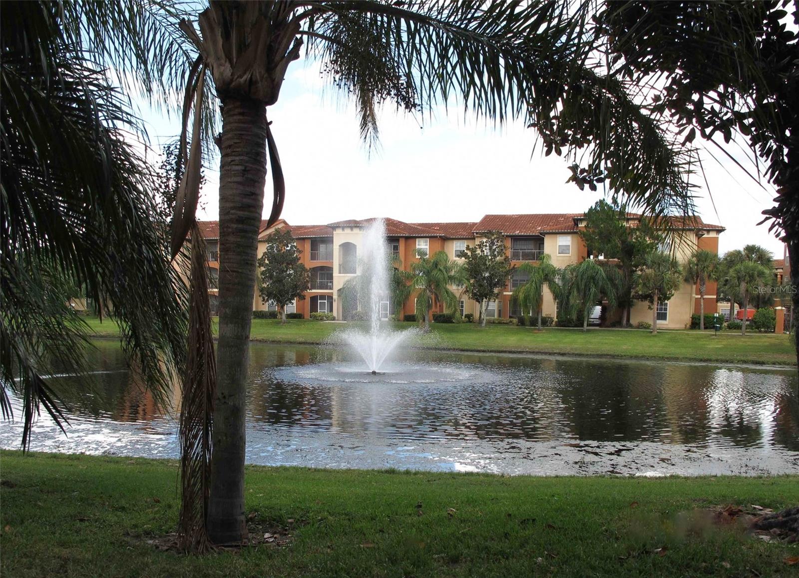 PALMS CLUB CONDO - Residential Lease