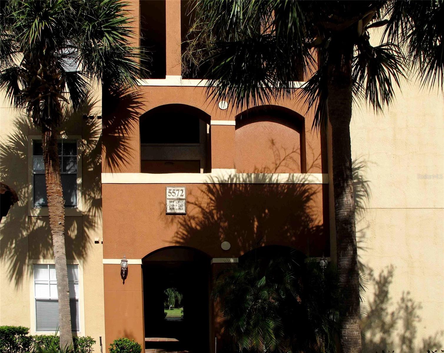 Third floor condo in Metrowest area, ready for move-in. Interior utility room with washer/dryer included. Rent includes basic cable & valet trash. Community is gated and guarded. Amenities include pool, fitness center, business center & bowling alley.
Sorry, No Pets Allowed!!

Application Fee: $50 each adult (18+)
**Full Credit/Skip/Eviction/Background check is done on all applicants.
**Please have the following documents ready to attach as JPEG or PDF:
- Drivers License
- (3) Pay Stubs

Condo Association App: $100 / adult