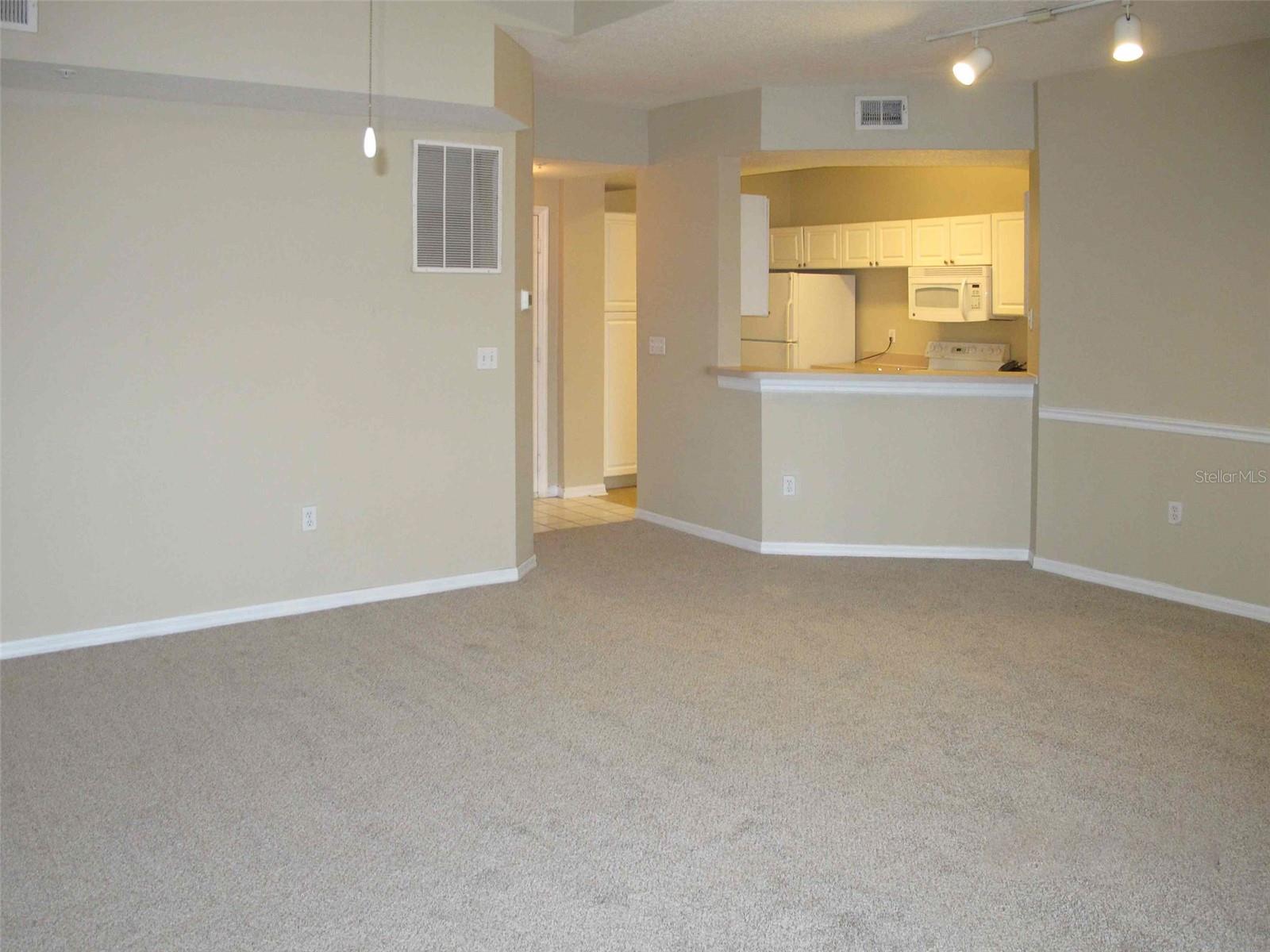 PALMS CLUB CONDO - Residential Lease