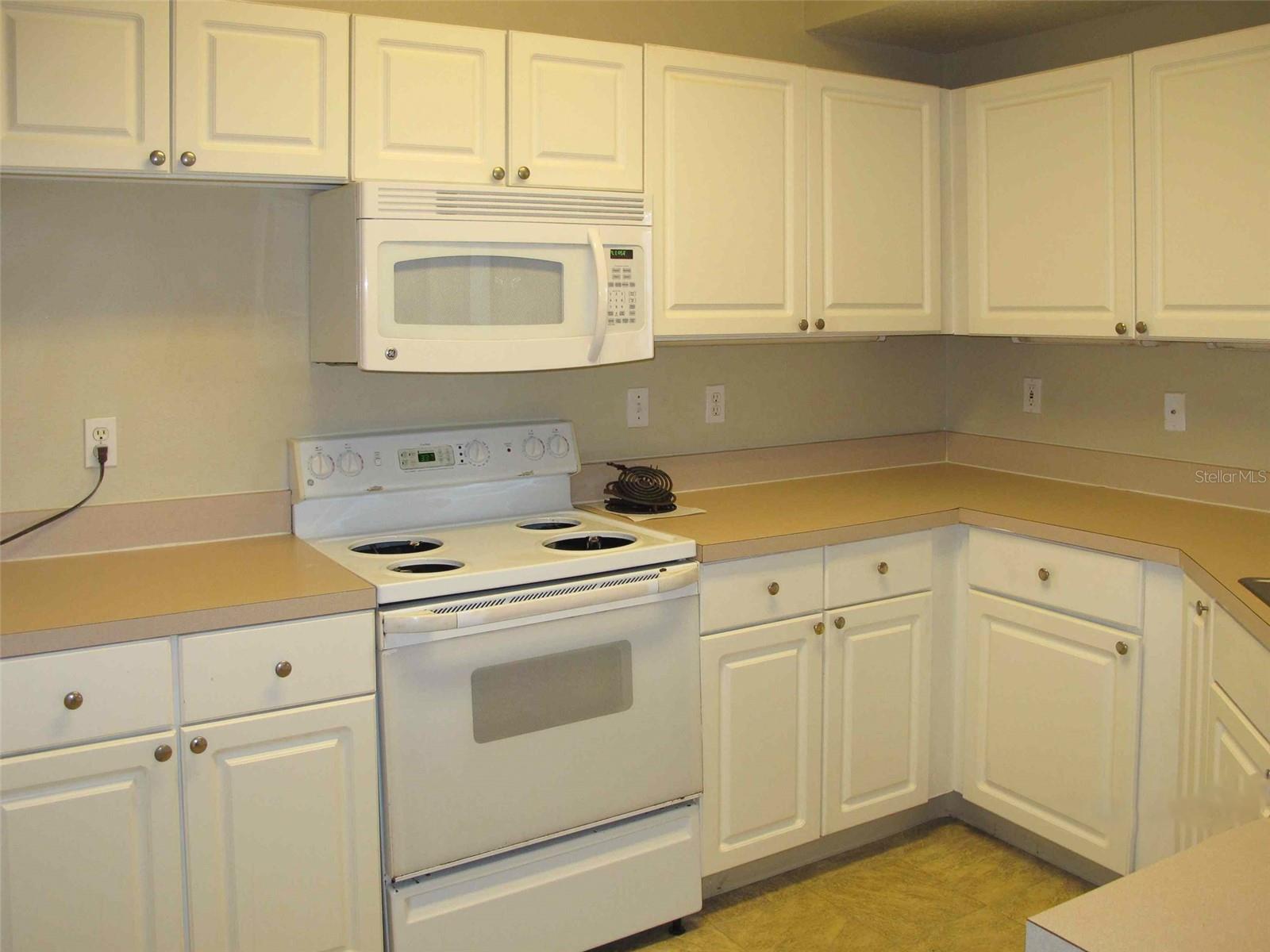 PALMS CLUB CONDO - Residential Lease