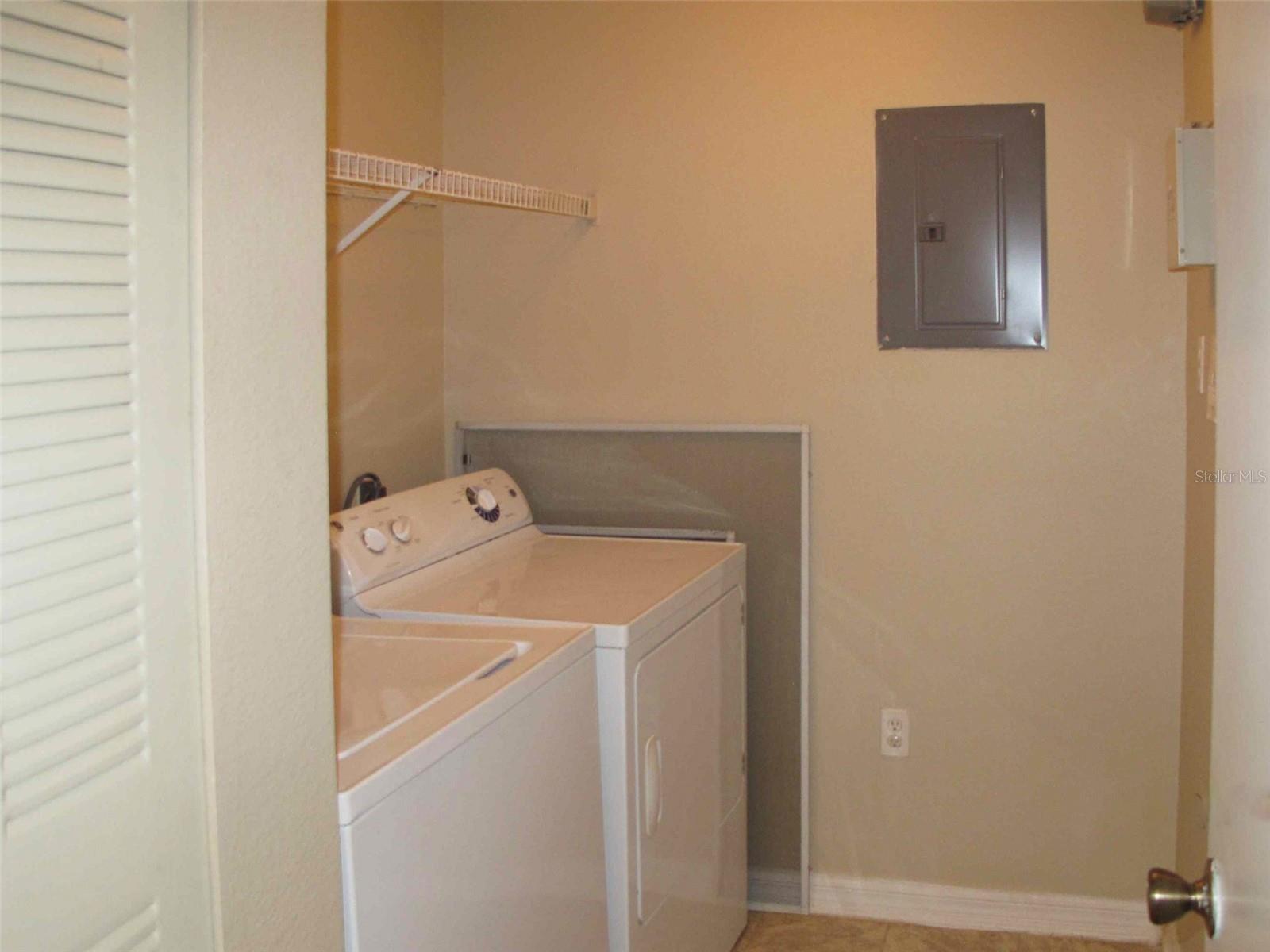 PALMS CLUB CONDO - Residential Lease