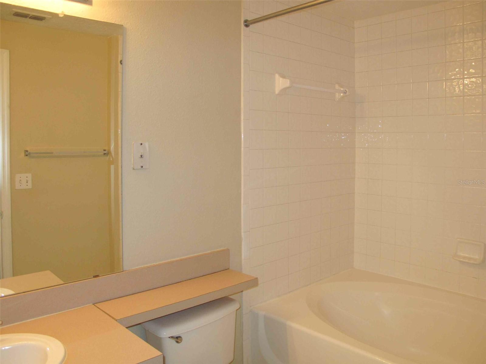 PALMS CLUB CONDO - Residential Lease