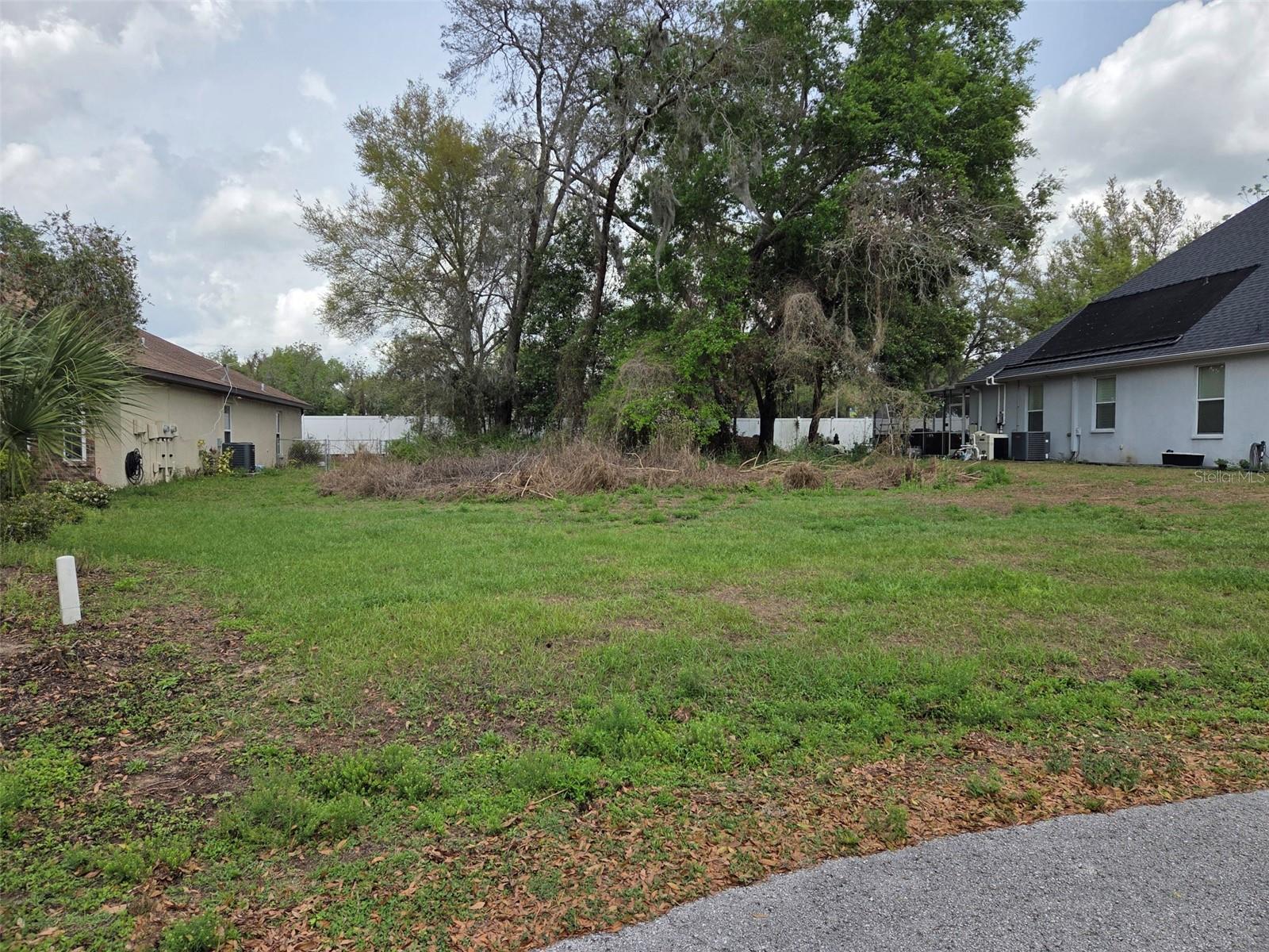 CHARLESTON OAKS - Land