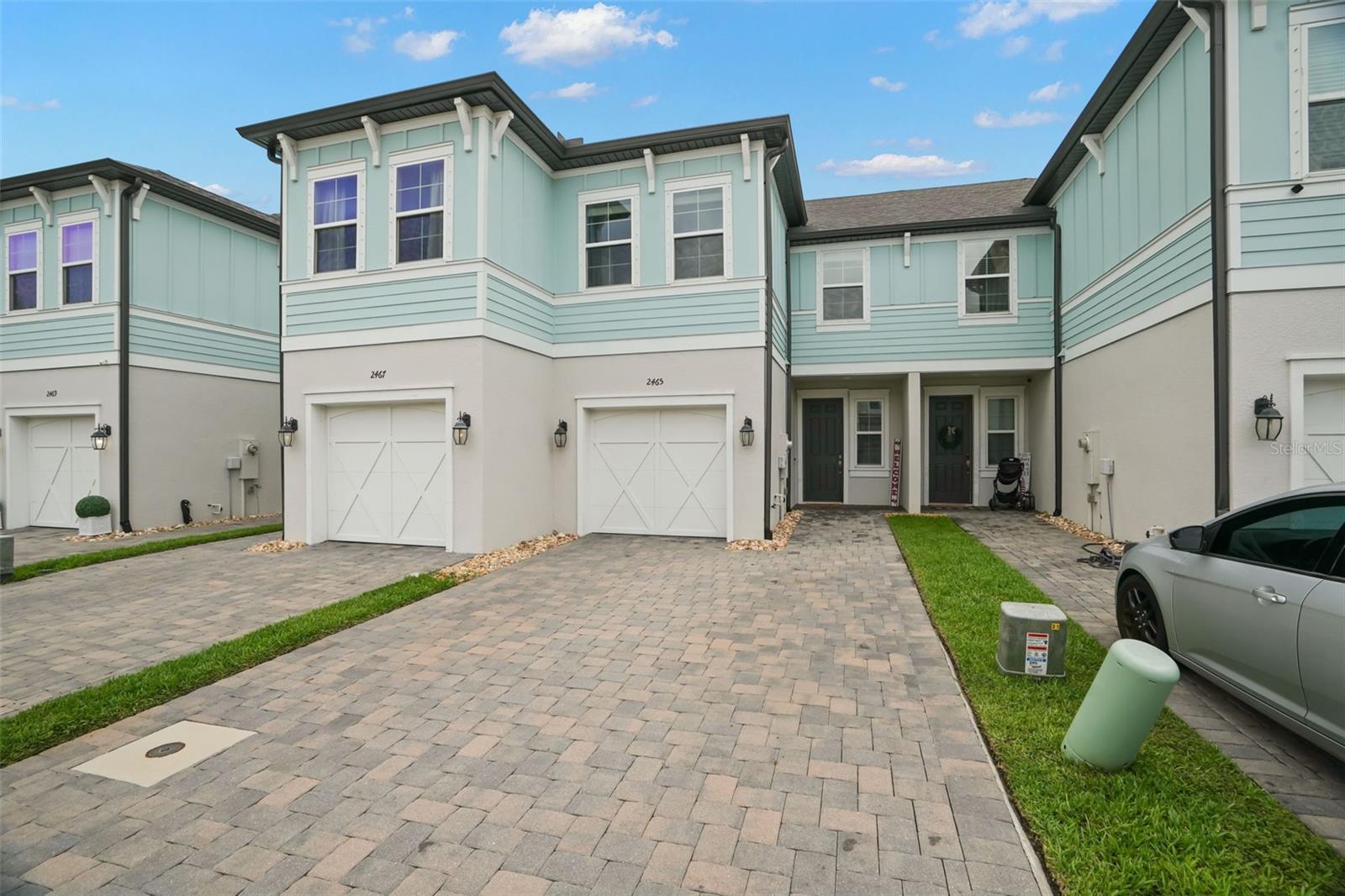 TOWNS AT BELLEAIR GROVE - Residential