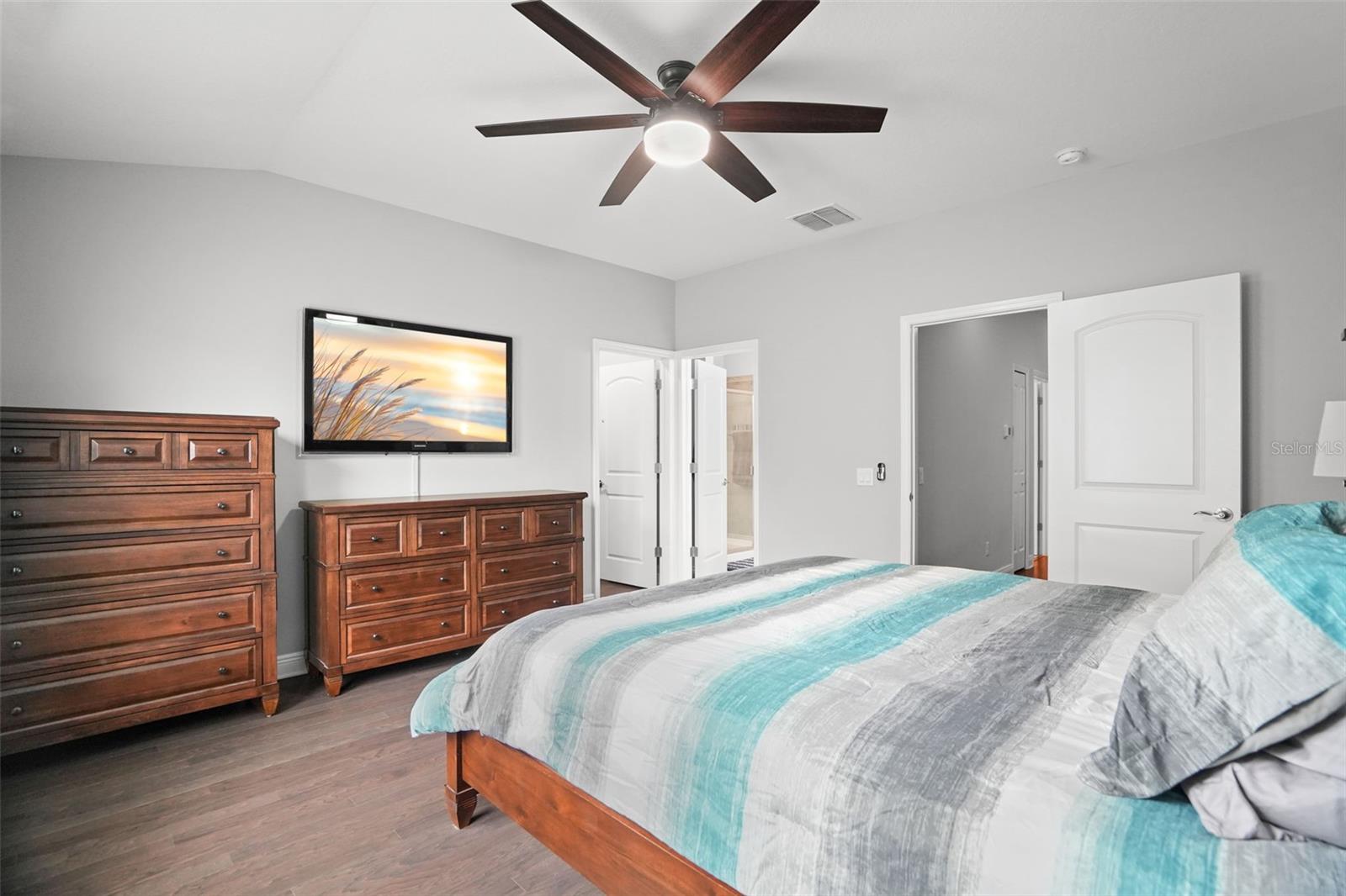 TOWNS AT BELLEAIR GROVE - Residential
