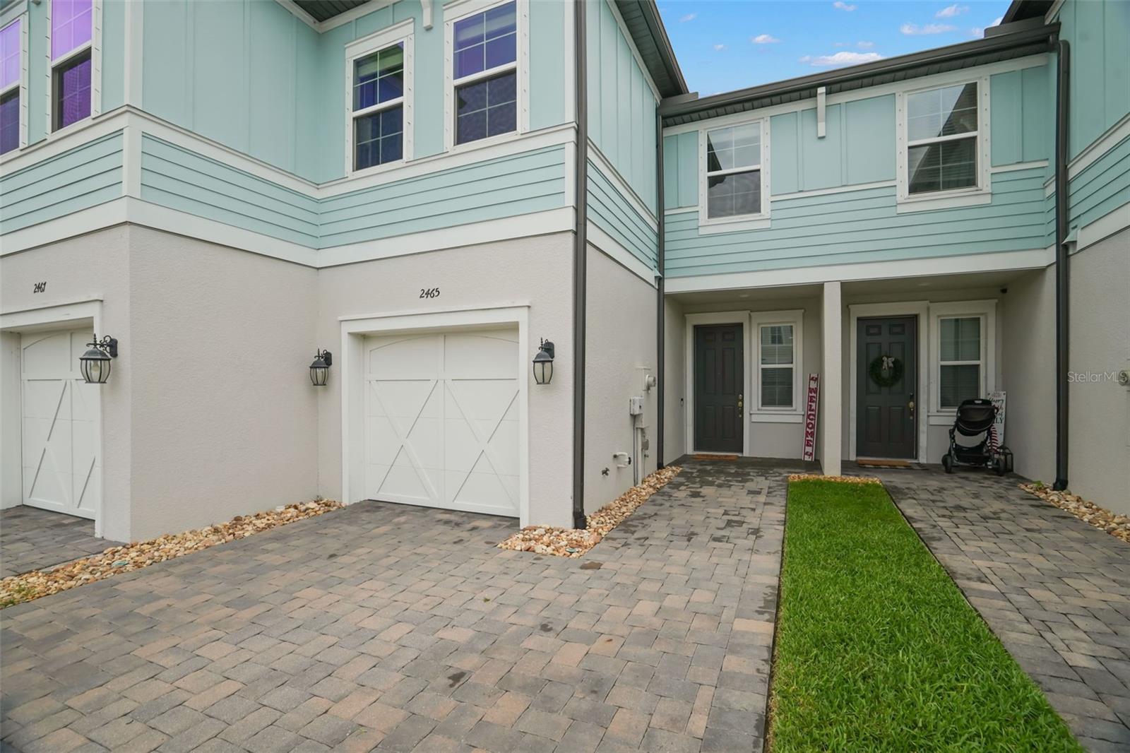 TOWNS AT BELLEAIR GROVE - Residential