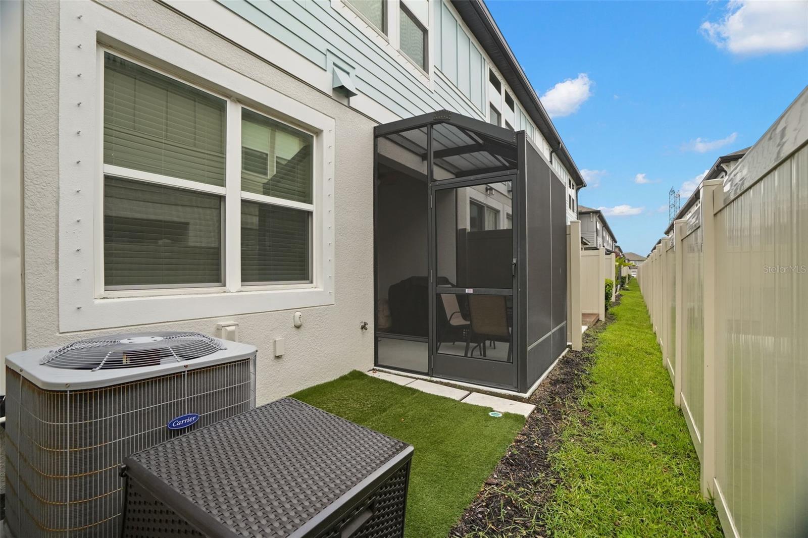 TOWNS AT BELLEAIR GROVE - Residential