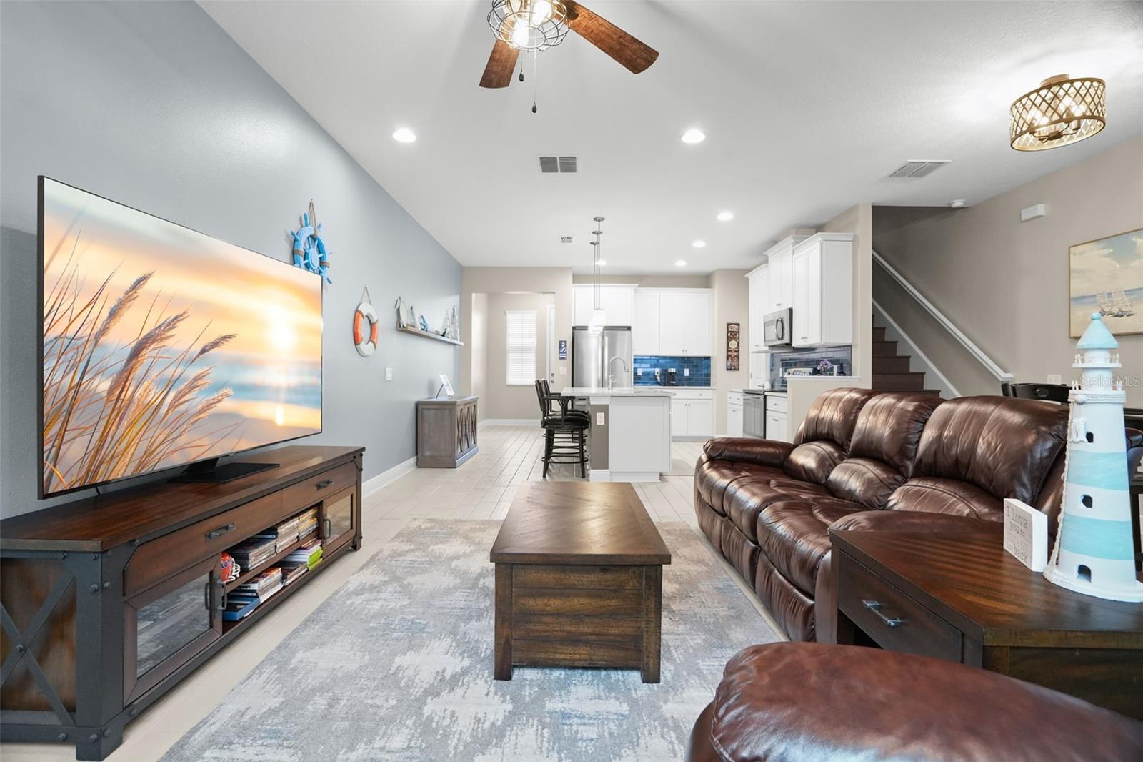 TOWNS AT BELLEAIR GROVE - Residential
