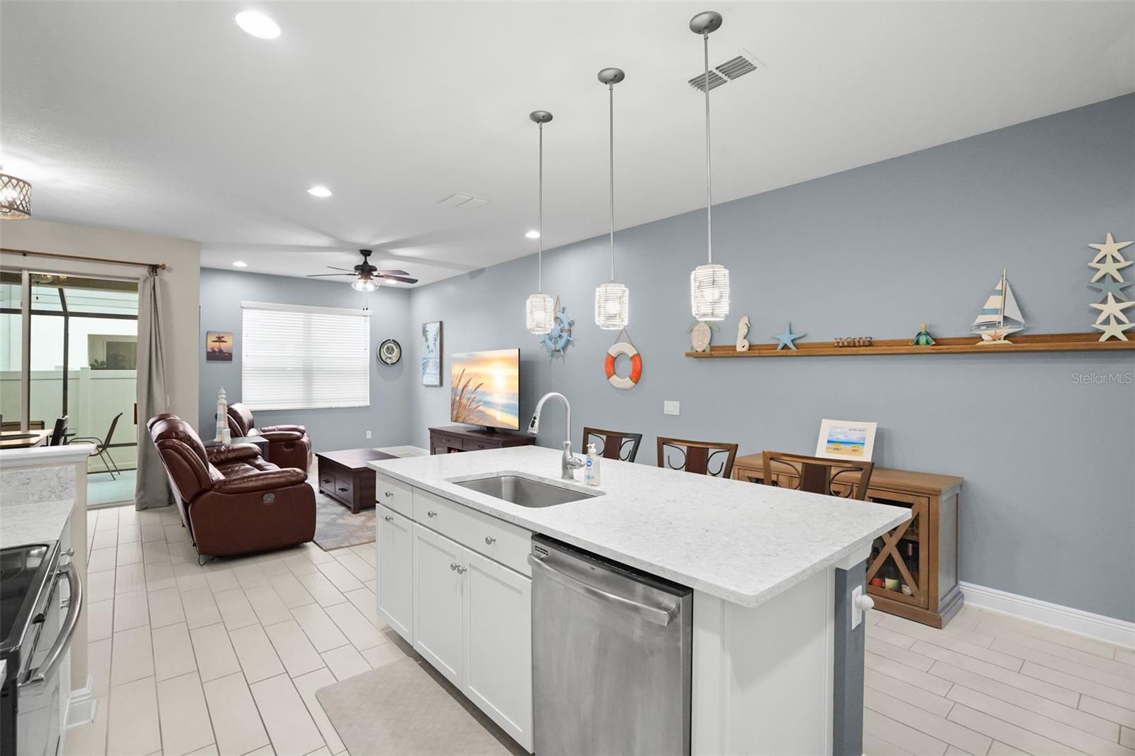 TOWNS AT BELLEAIR GROVE - Residential