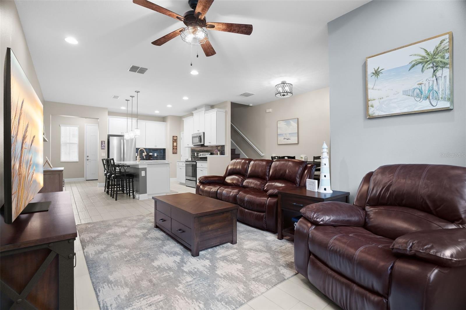 TOWNS AT BELLEAIR GROVE - Residential