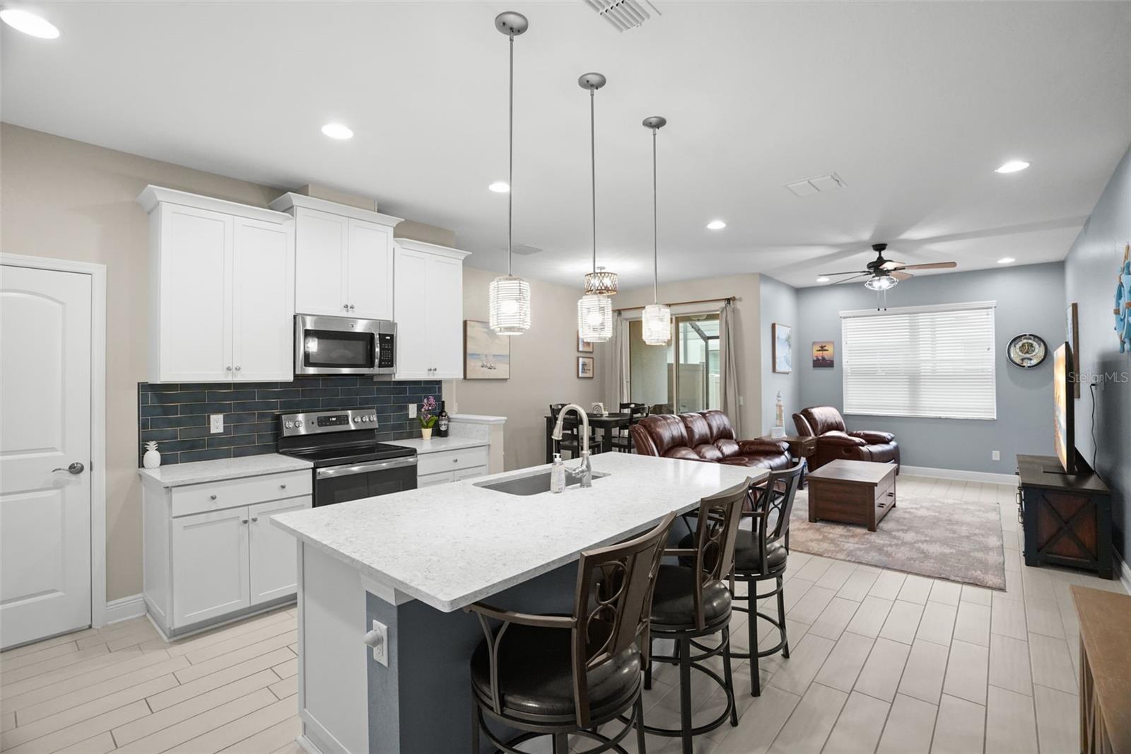 TOWNS AT BELLEAIR GROVE - Residential