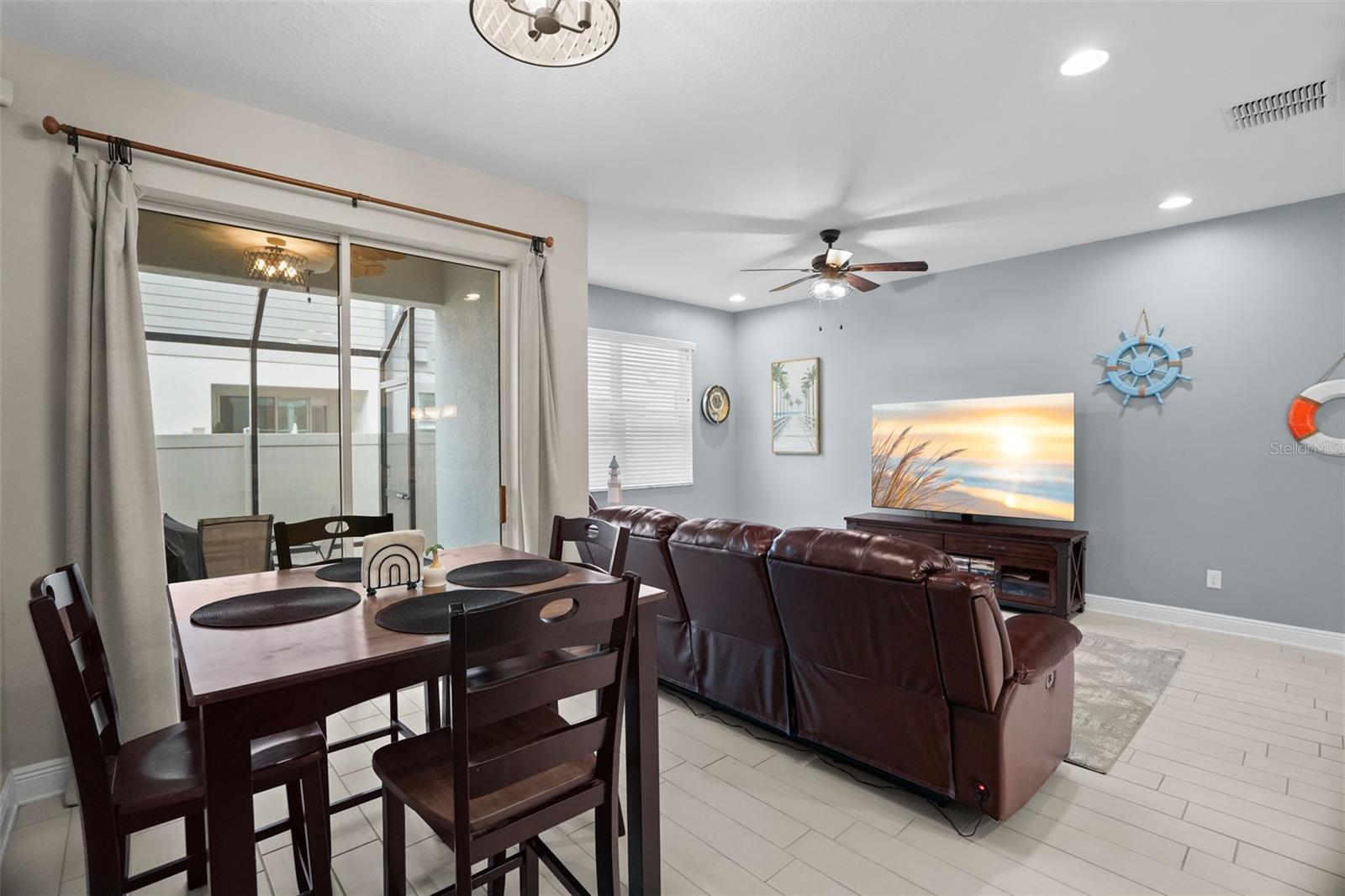 TOWNS AT BELLEAIR GROVE - Residential