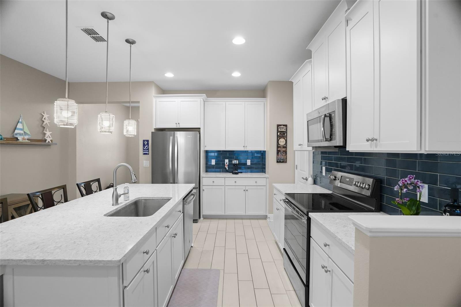 TOWNS AT BELLEAIR GROVE - Residential