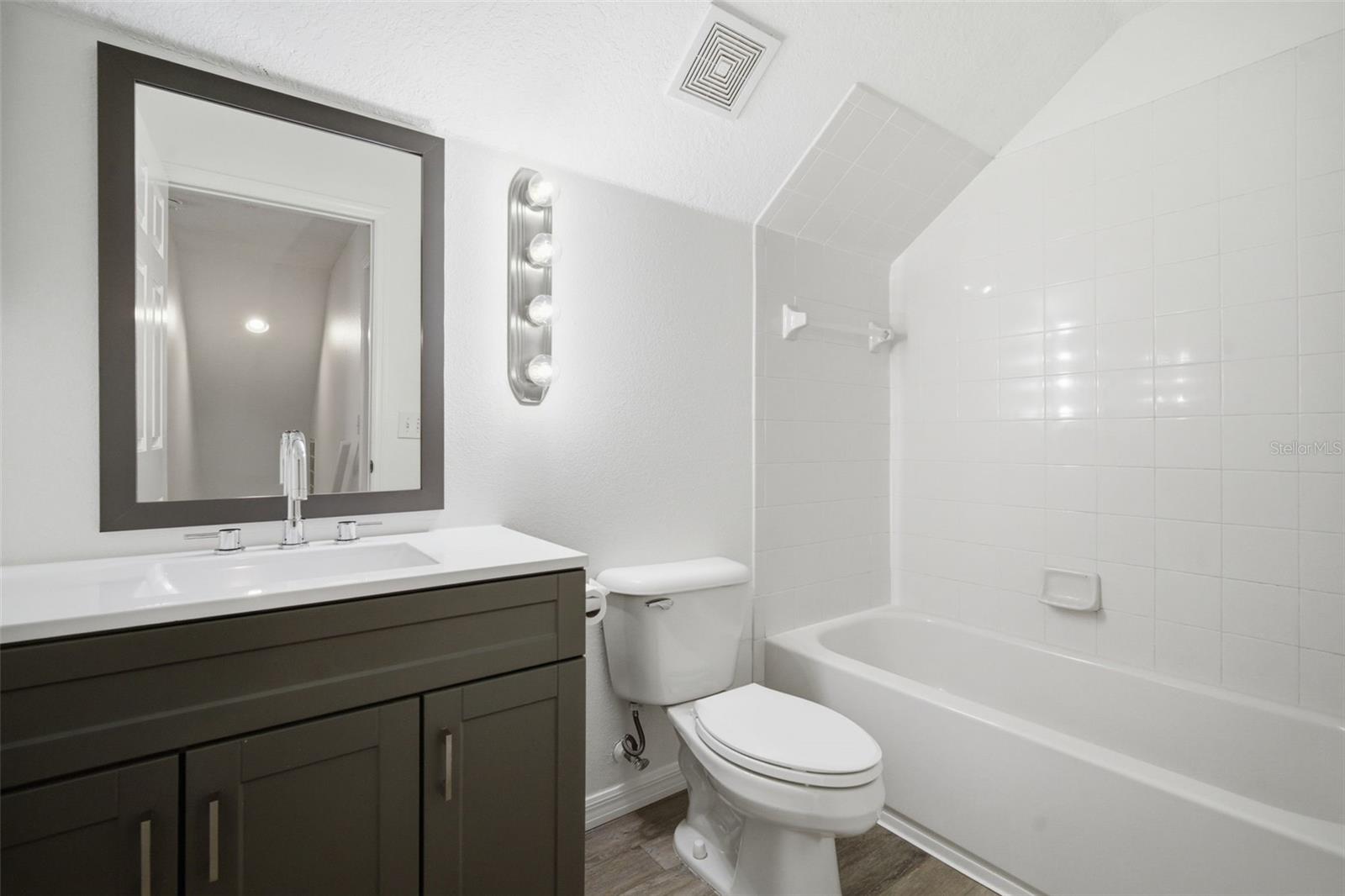 LAKESIDE TR A1 - Residential
