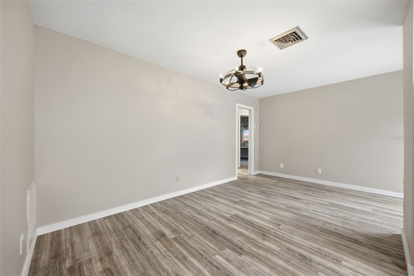 RAVENWOOD MANOR - Residential