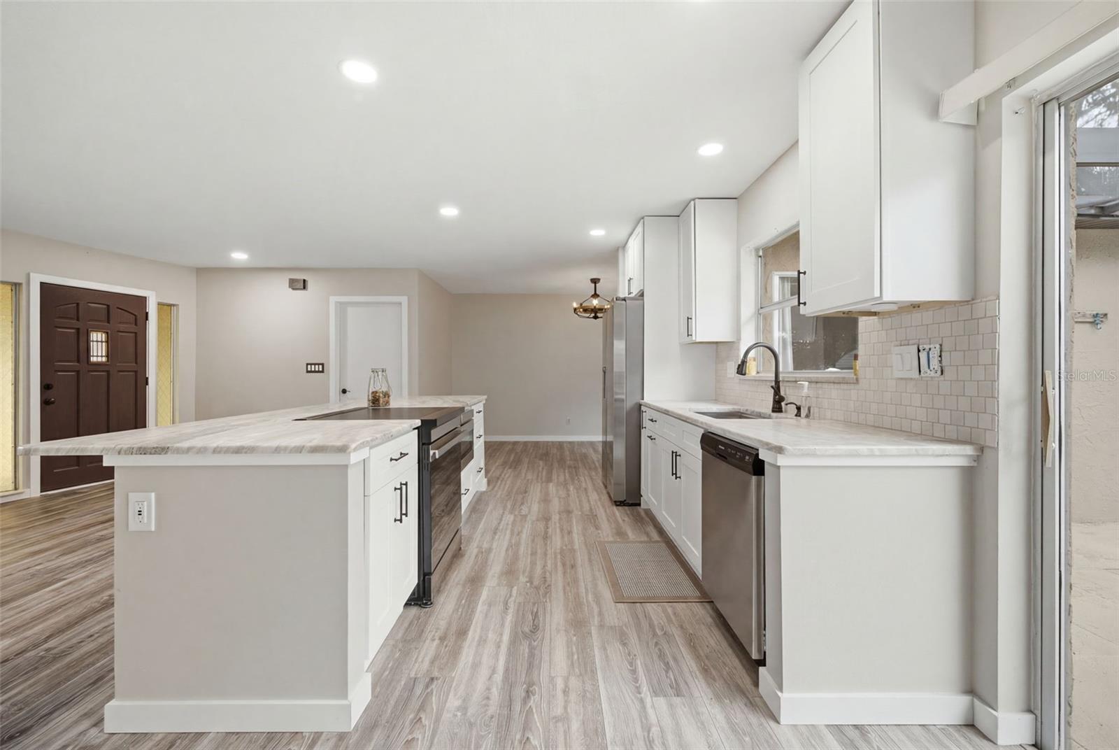 RAVENWOOD MANOR - Residential