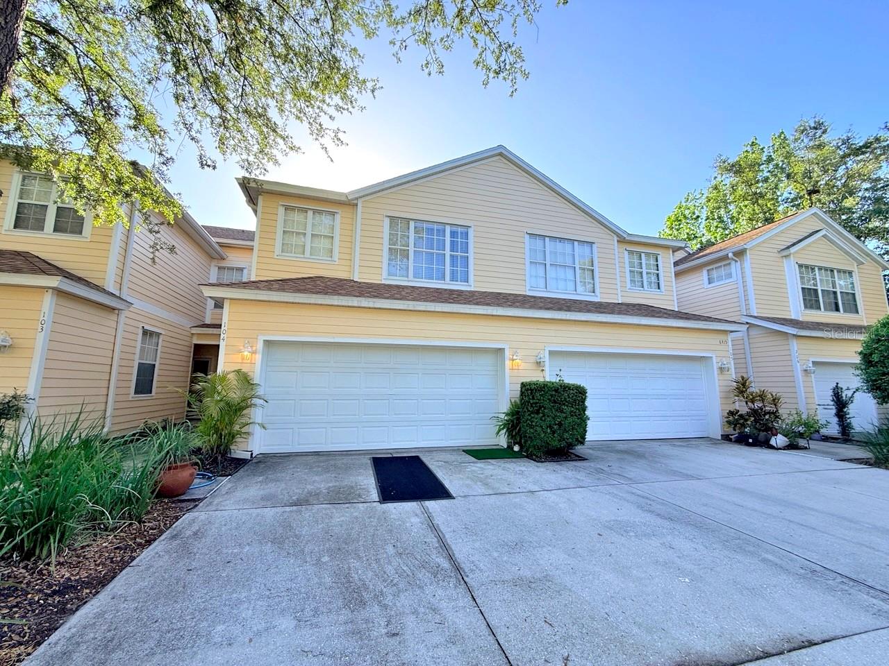 Welcome to 6315 Rosefinch Ct #104 in Lakewood Ranch, FL! This well-maintained 2-bedroom, 2-bath condo with an additional bonus room offers flexible living space perfect for a home office, guest room, or den.
The kitchen features granite countertops and updated appliances (2025), providing a modern and functional space. Interior paint was refreshed about 5 years ago, and carpet on the steps was replaced 3 years ago. Plumbing and electrical systems have no known issues, giving added peace of mind.
A great opportunity to own a comfortable, low-maintenance home in the highly desirable Lakewood Ranch area, perfect for full-time living, seasonal use, or investment!