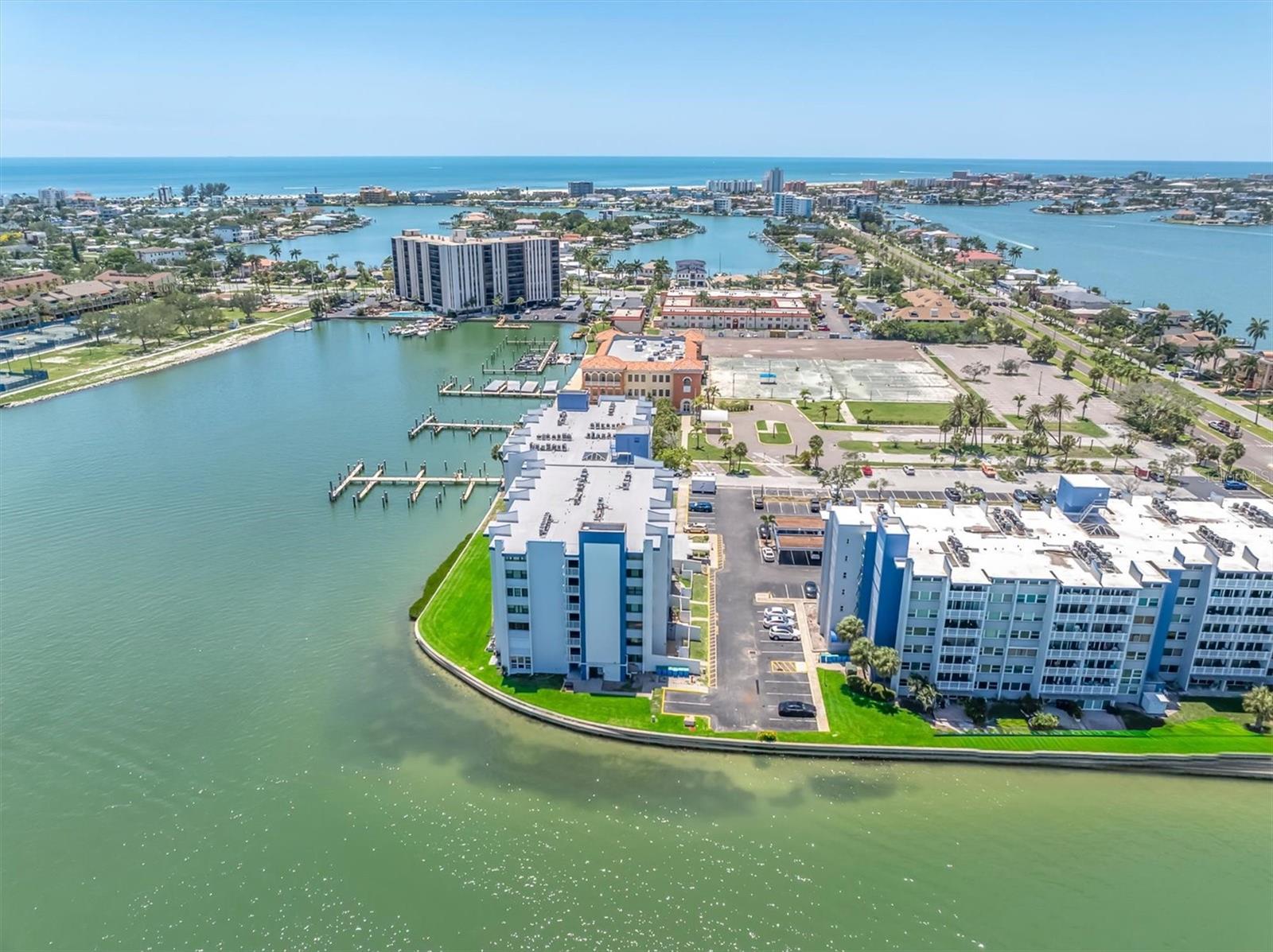 TREASURE ISLAND TENNIS & YACHT CLUB - Residential