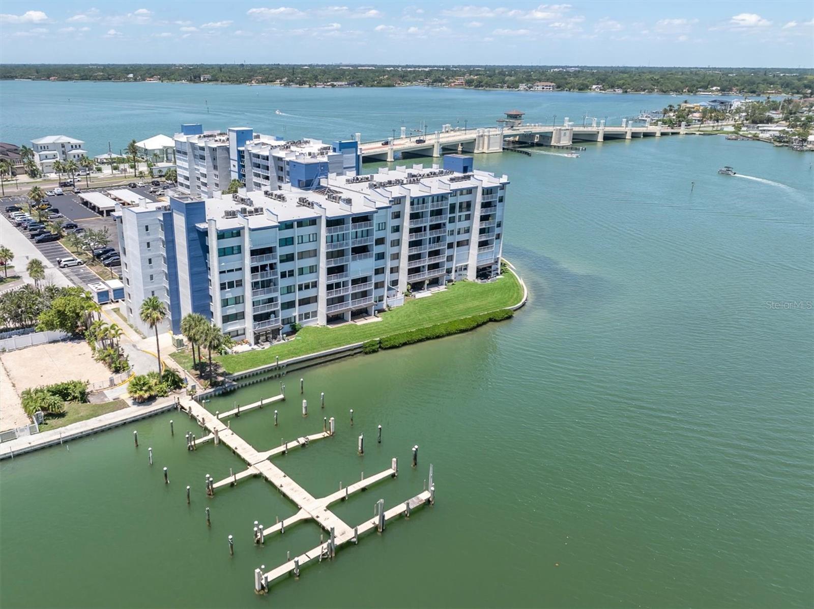 TREASURE ISLAND TENNIS & YACHT CLUB - Residential
