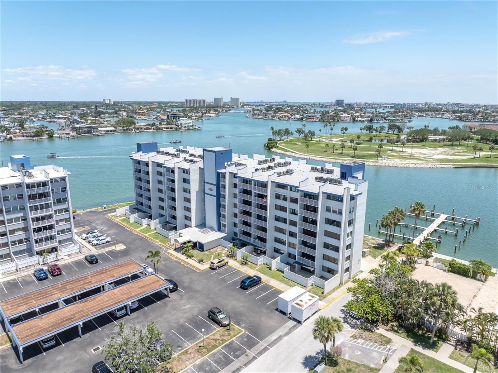 TREASURE ISLAND TENNIS & YACHT CLUB - Residential