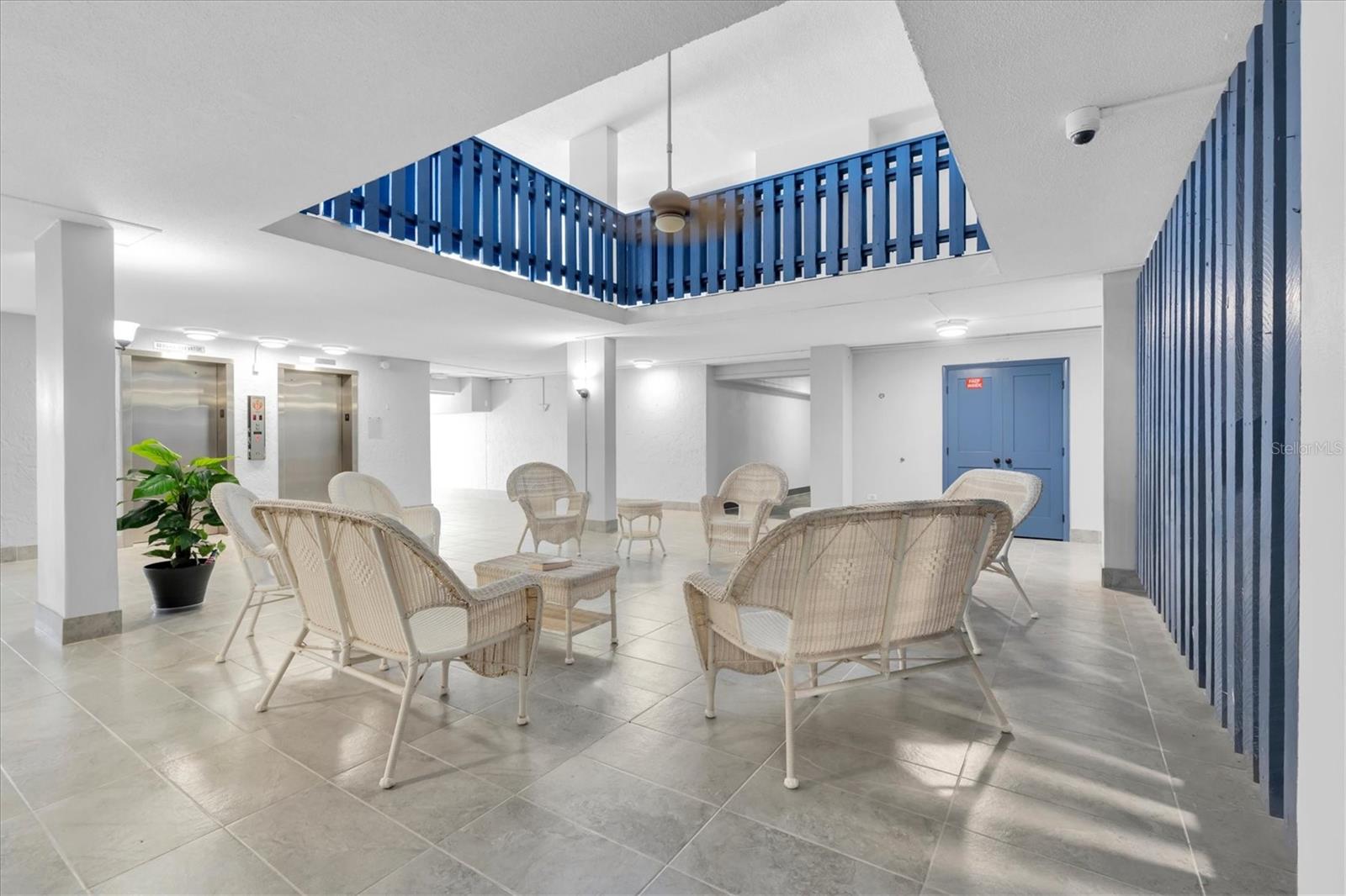 TREASURE ISLAND TENNIS & YACHT CLUB - Residential
