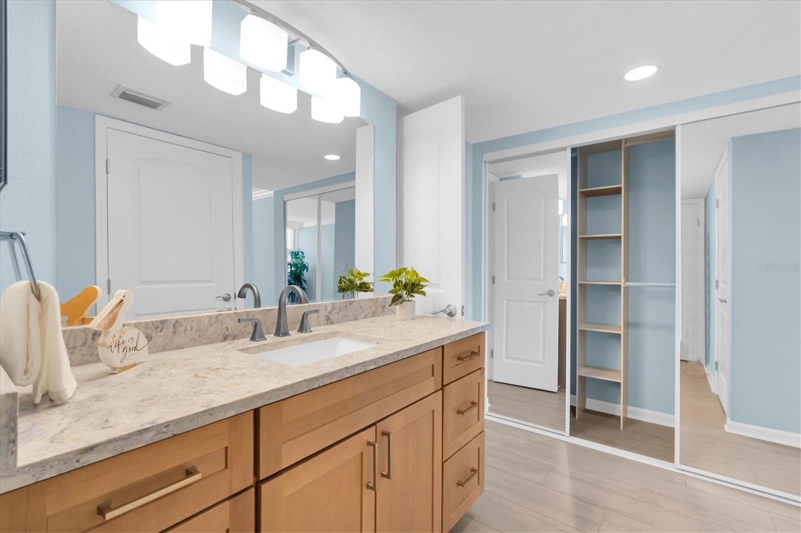TREASURE ISLAND TENNIS & YACHT CLUB - Residential