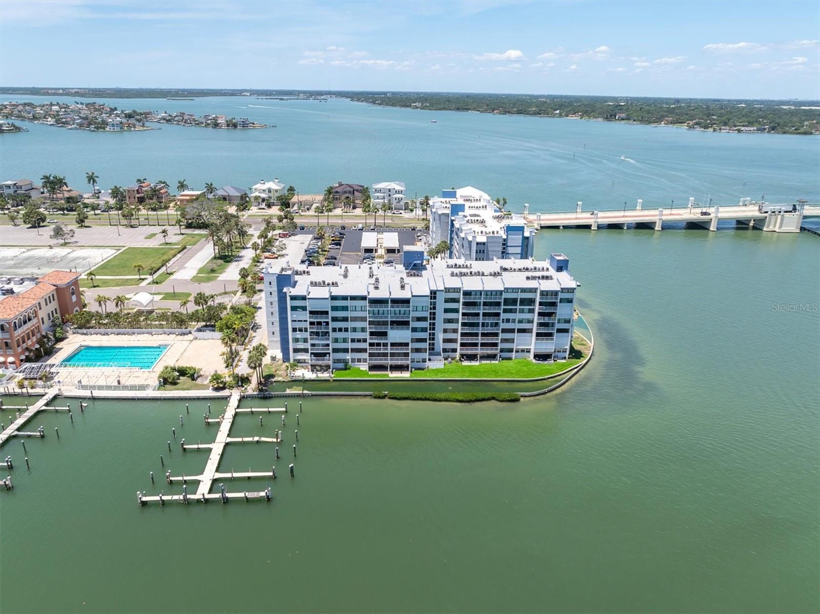 TREASURE ISLAND TENNIS & YACHT CLUB - Residential
