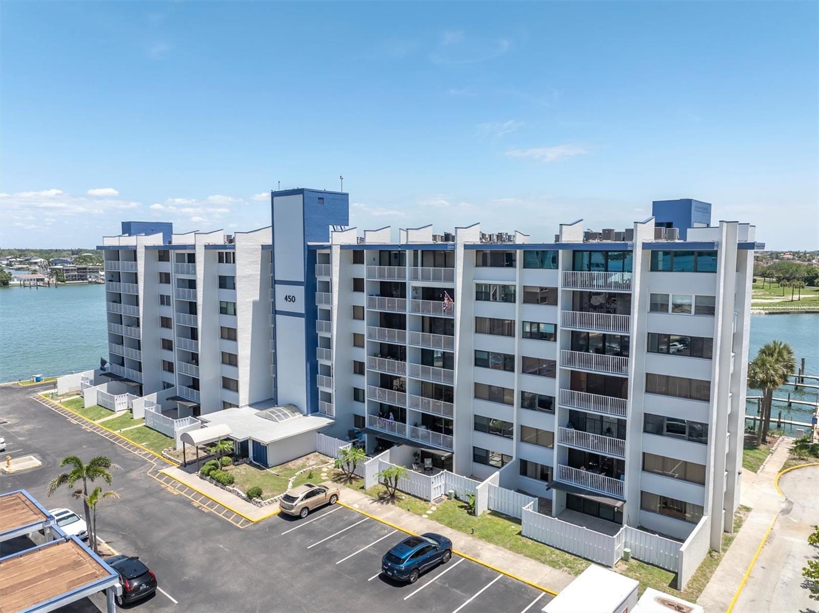 TREASURE ISLAND TENNIS & YACHT CLUB - Residential