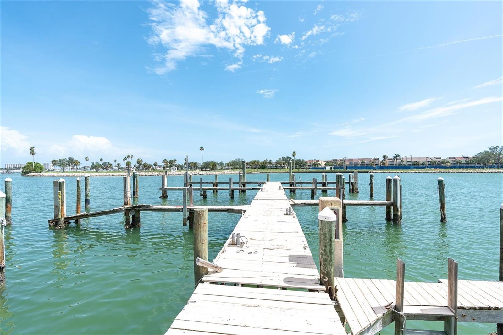 TREASURE ISLAND TENNIS & YACHT CLUB - Residential