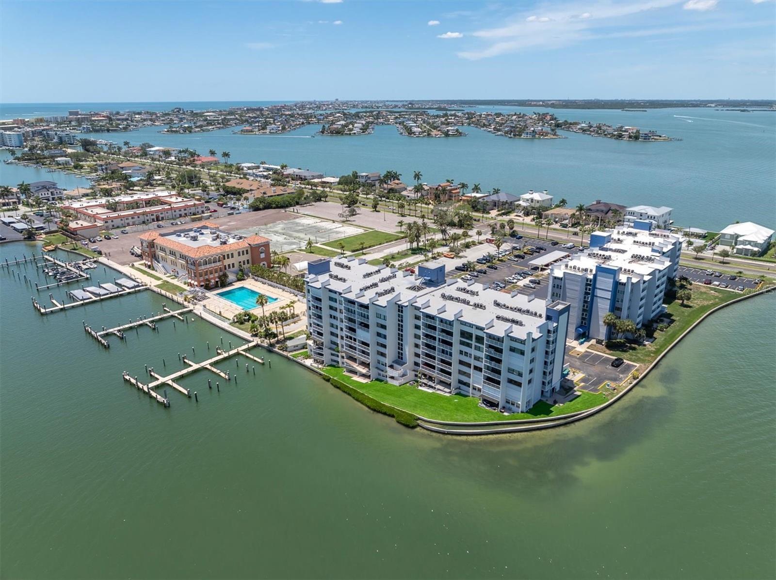 TREASURE ISLAND TENNIS & YACHT CLUB - Residential