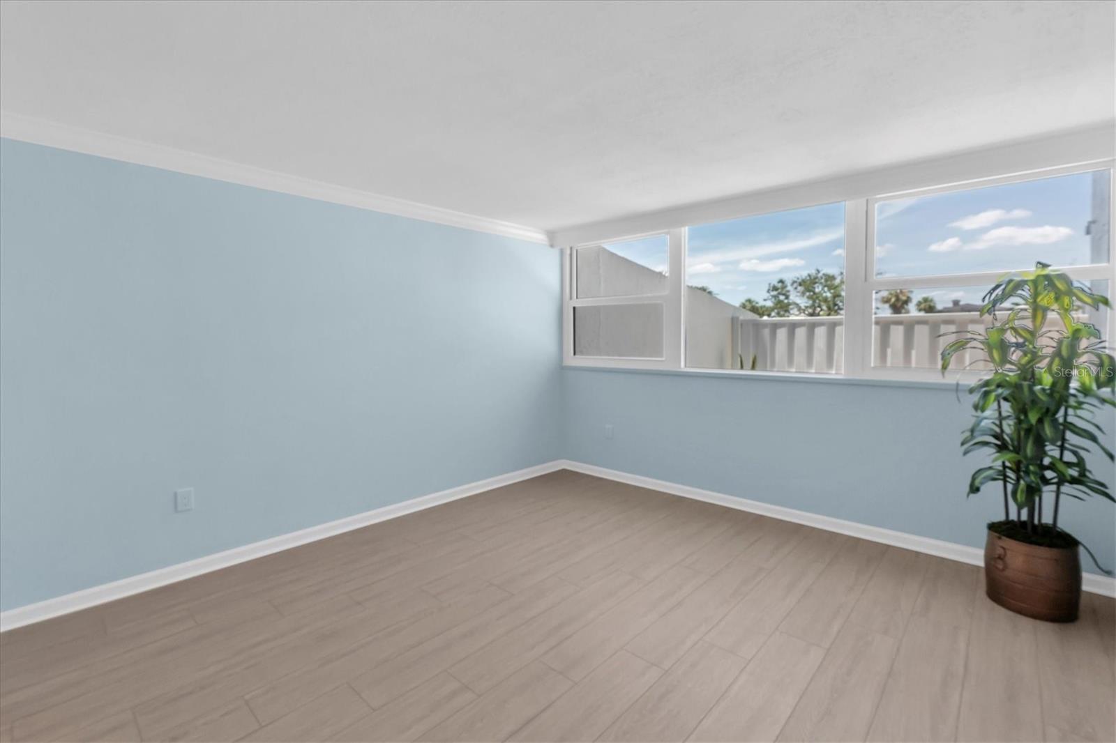 TREASURE ISLAND TENNIS & YACHT CLUB - Residential
