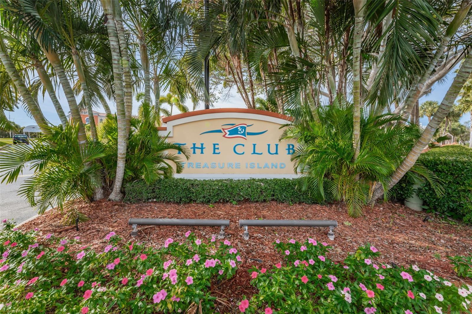 TREASURE ISLAND TENNIS & YACHT CLUB - Residential