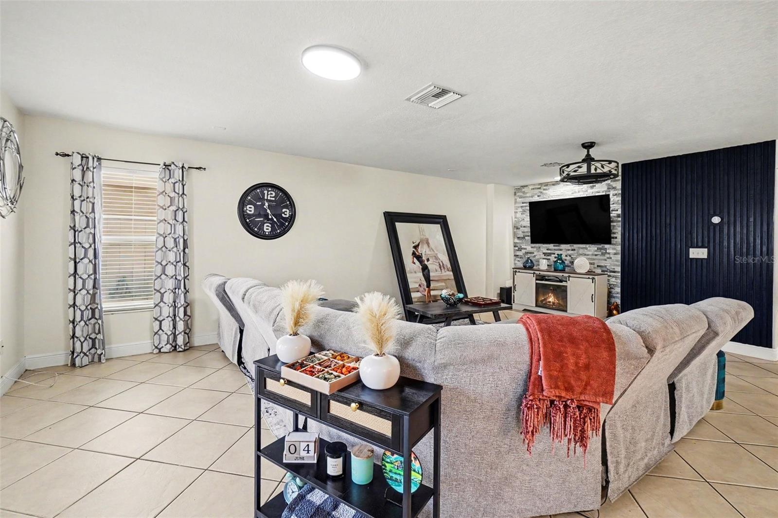 SOUTH BAY LAKES UNIT 1 - Residential