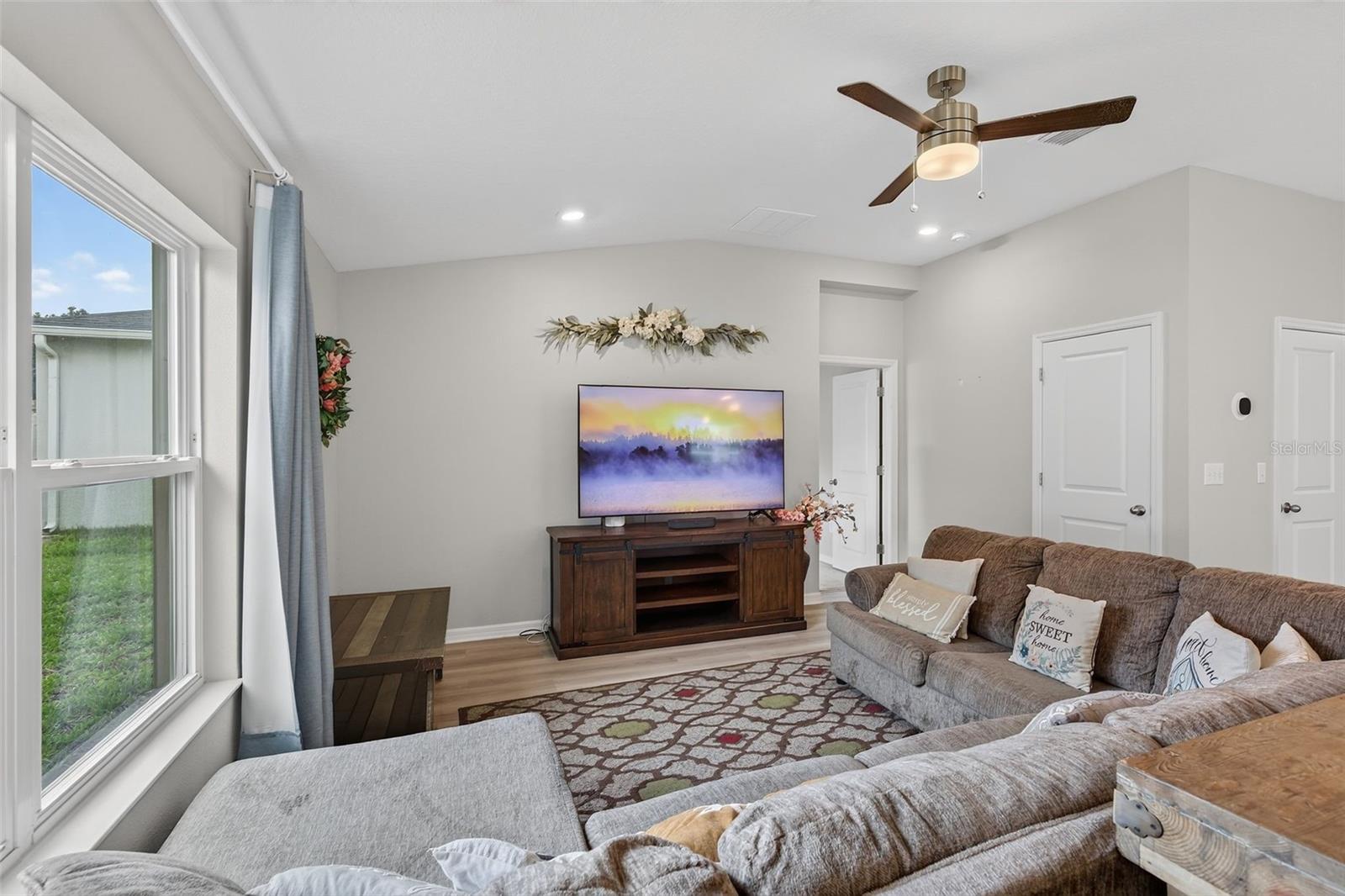 WILLIAMS POINTE - Residential
