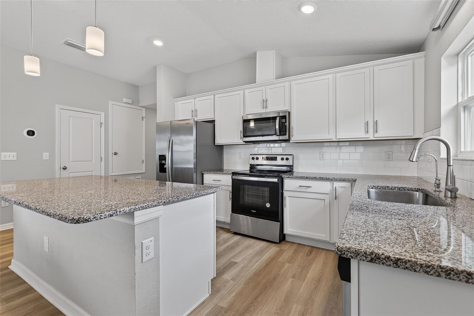 WILLIAMS POINTE - Residential