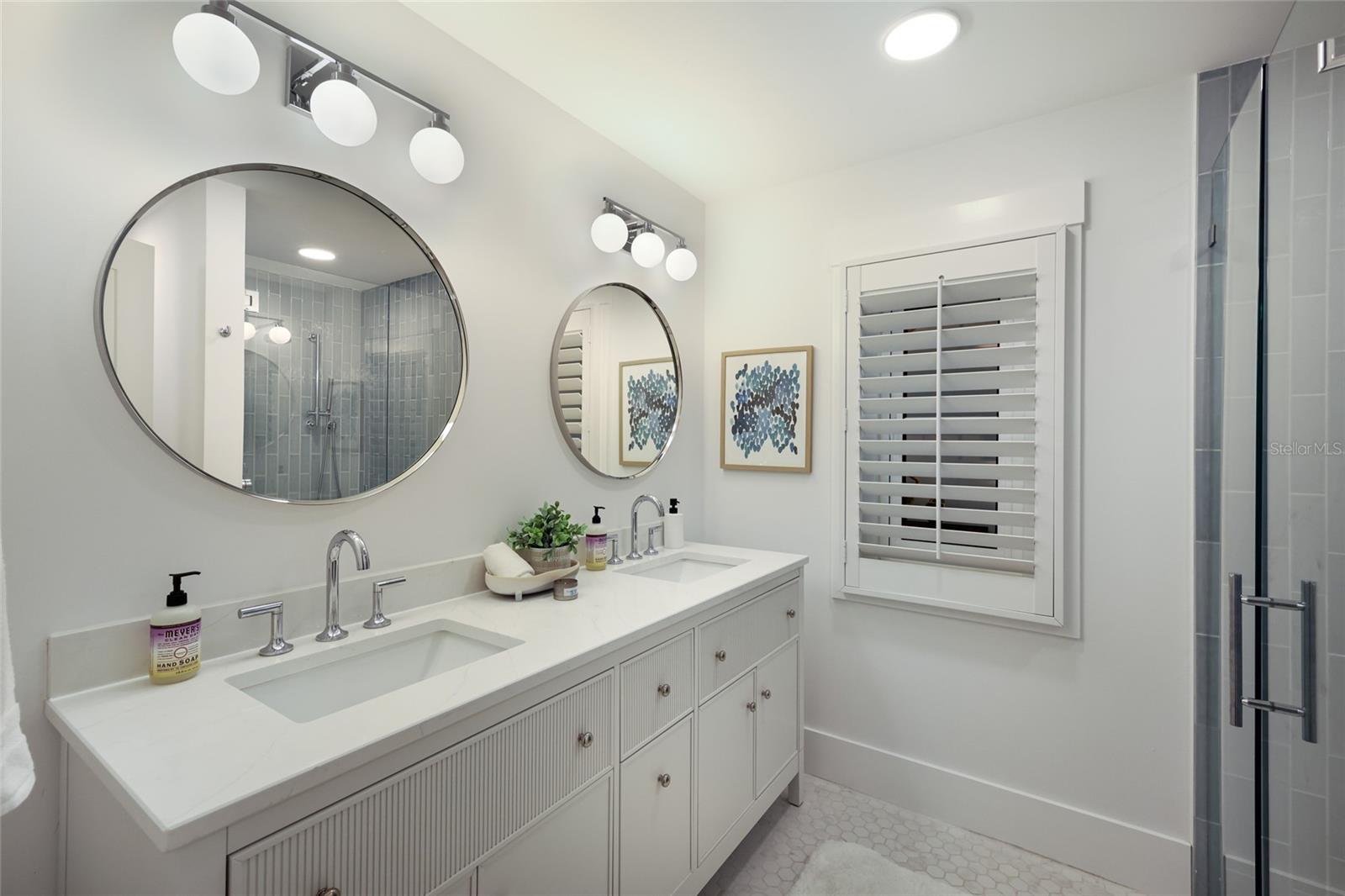 HOLMES BEACH 16TH UNIT - Residential